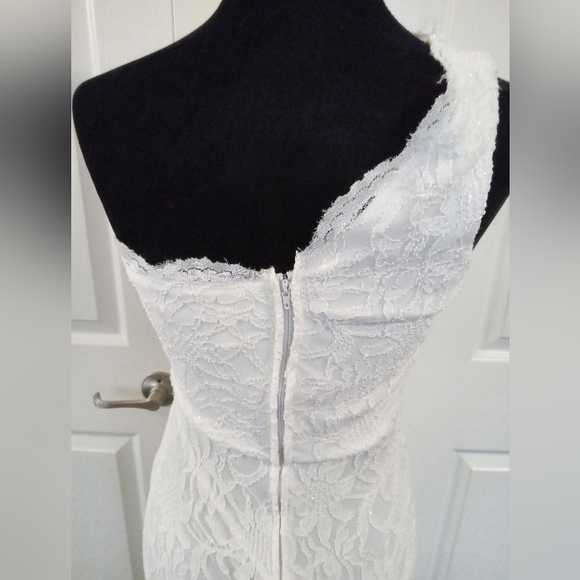 SPEECHLESS Iridescent White Lace w/1 Shoulder & Bead Work Around Wa… - Picture 14 of 15
